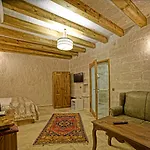 Risus Cave Homestay *