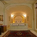 Risus Cave