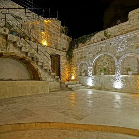 Risus Cave *