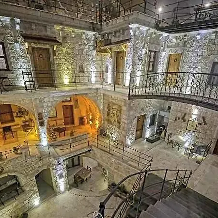 Проживание в семье Risus Cave *