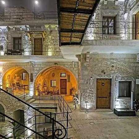 Risus Cave גורמה
