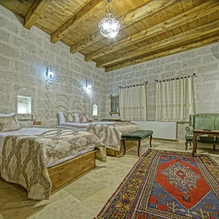 Risus Cave Hotel 2*