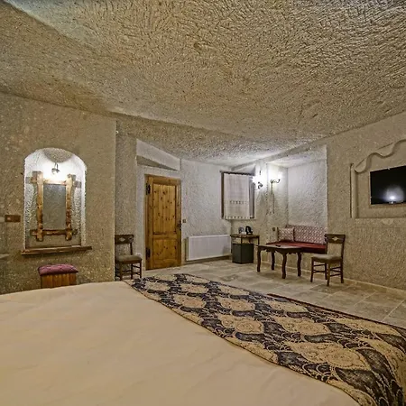 Risus Cave Hotel