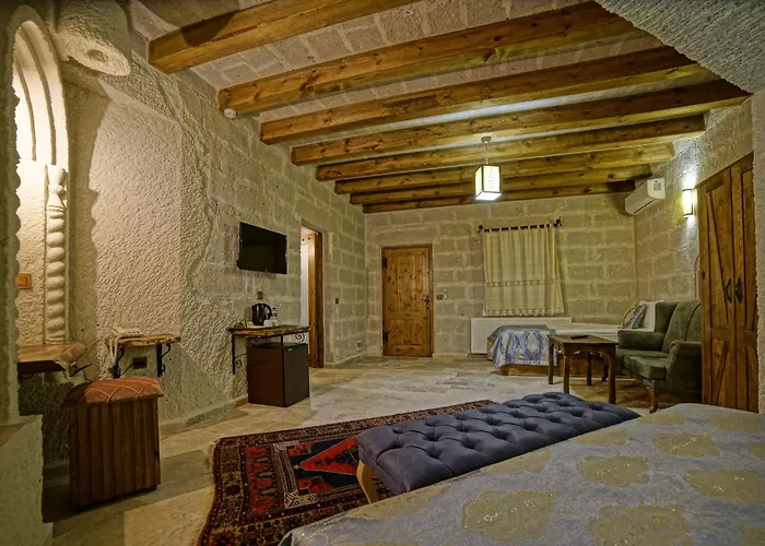 Risus Cave غوريمِيه